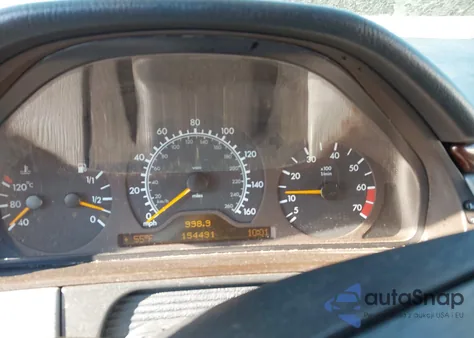 1999 Mercedes-Benz E 320 Awd z USA, uszkodzony, nr VIN WDBJF82H7XX021268